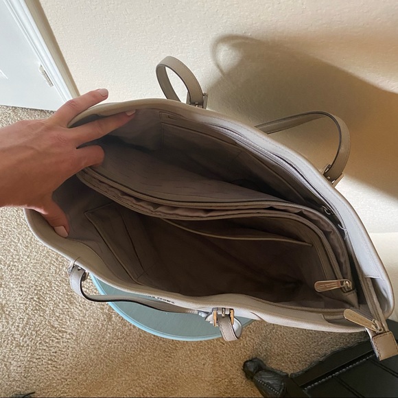 Michael Kors Jet Set Travel MD TZ Multi-Function Tote - Picture 8 of 14